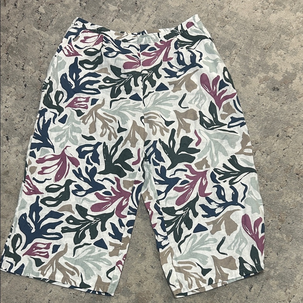 Peaceful Haven palm frond Floral Print Women's Cropped Pants